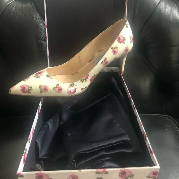 New in Box Prada Vernice Rose pumps. - Picture 3 of 5